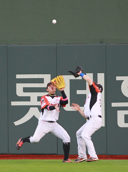 외야 플라이 수비모습